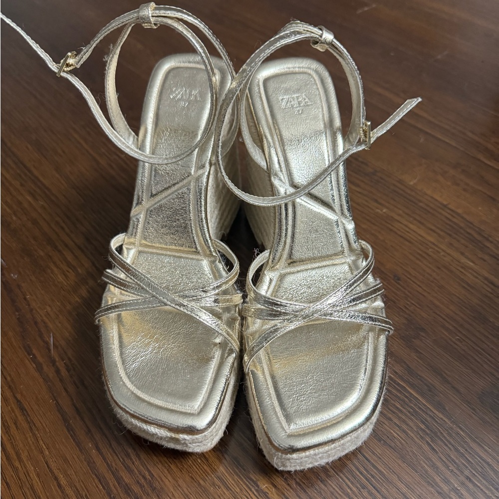 Brand new Zara gold espadrille wedge 37